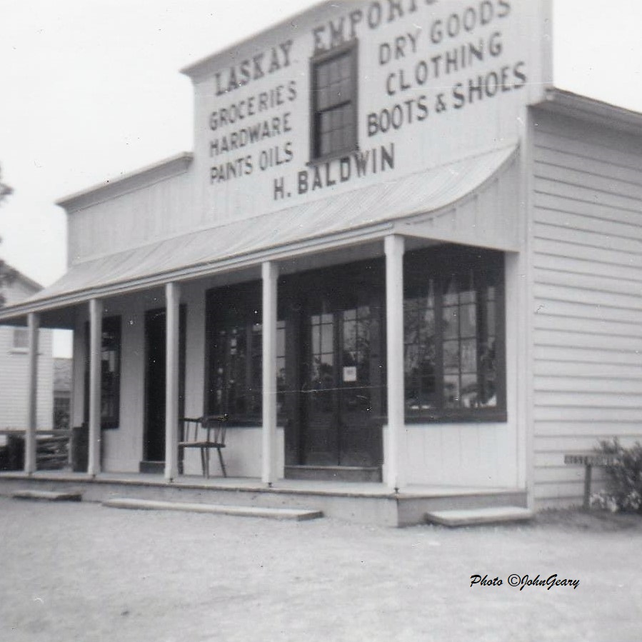 #ThrowbackThursday: It's time to head back to Black Creek Pioneer Village and the Emporium! (1968)
#throwbackthursday #throwbackthurdays #nofiltersneeded #vintagephoto #oldphotos #vintagepix #blackcreekpioneervillage #villagelife #pioneervillage #emporium #drygoods #livingmuseum