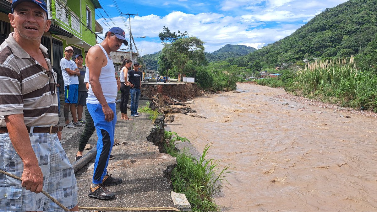En situación de riesgo se encuentran habitantes del Corozo por las constantes lluvias y la crecida del río Torbes que terminó socavando la vialidad del sector y puso a varias viviendas en peligro.