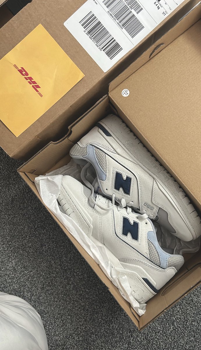 Shivvvang's tweet photo. So what colour is your nb?

#nb550 https://t.co/ggFQzOJkHW
