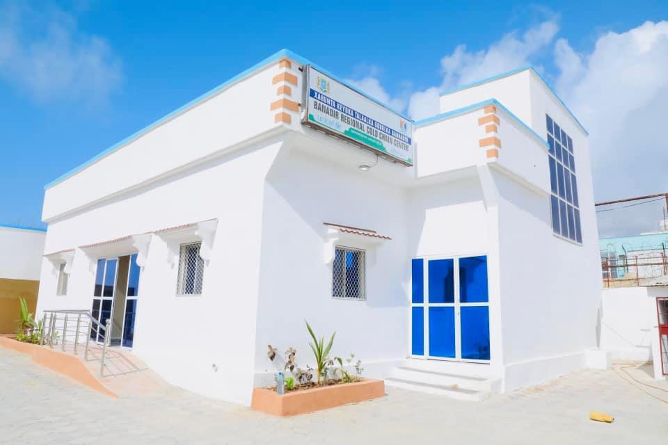 unicefsomalia's tweet image. News: In partnership with Banadir Regional Administration, #UNICEF through #JPLG supported the renovation of Banadir Cold Chain Centre which was not fully functional for almost 30 years. The Centre will provide health supplies to 86 health centers &amp;amp; 24 hospitals in the Region.