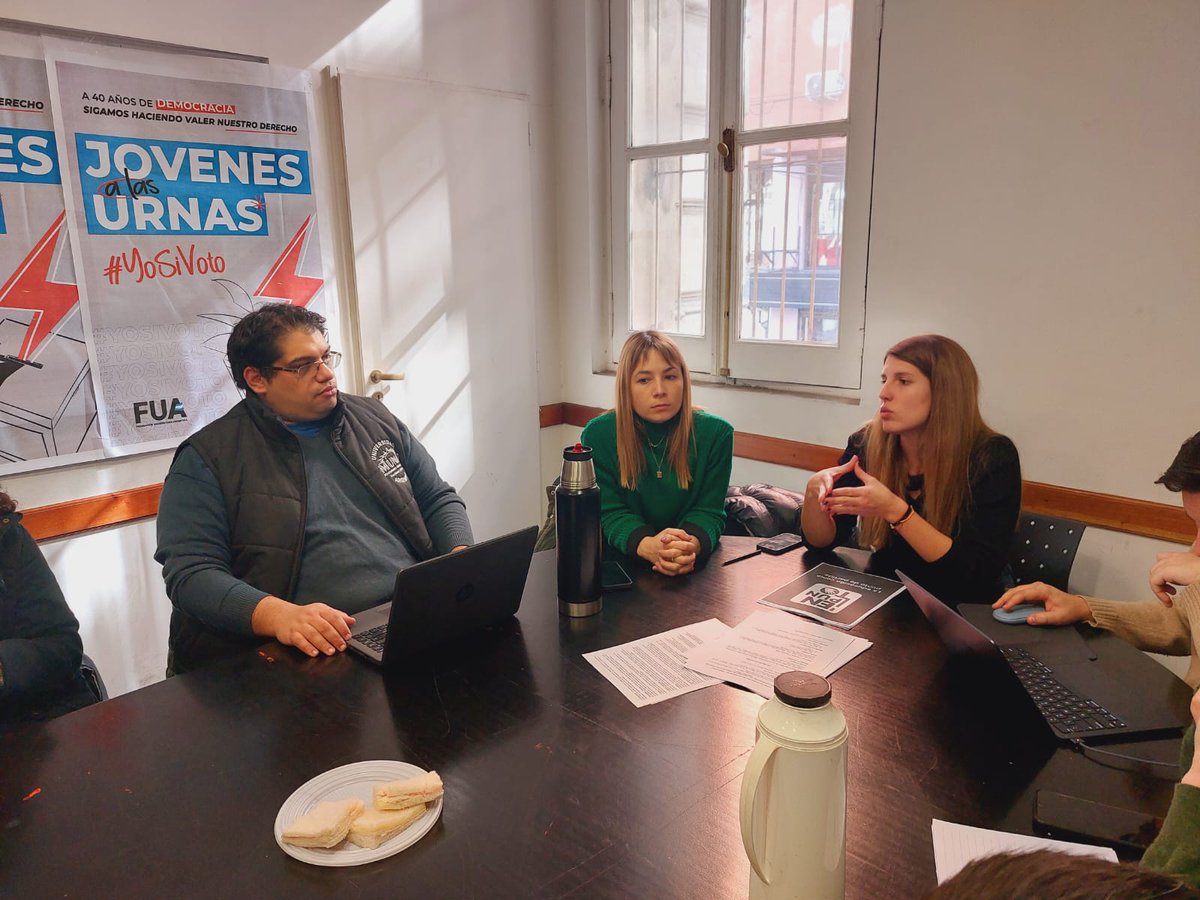 MUNAP_OFICIAL's tweet photo. Reunión de Junta Ejecutiva @laFUA el compañero @Arielcosentino1 Sec. General impulsó debate sobre 10 puntos de agenda universitaria para que los candidatos pos #PASO se comprometan a cumplir, además se aprobó realizar un programa de alfabetización y capacitaciones para consejeros https://t.co/cGYSawW3hW