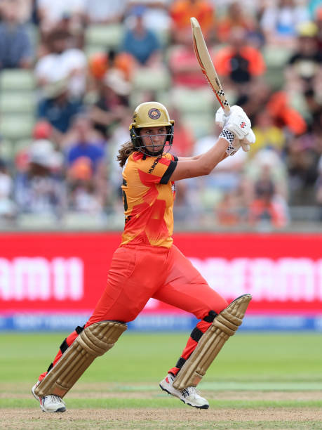 50 for Flintoff ✅

Promoted to open the batting, young Tess Flintoff reaches her fifty from 42 balls.

#TheHundred