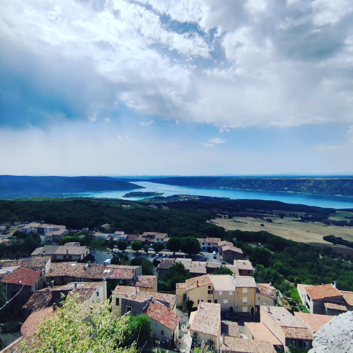 Entre Dracénie et Gorges du Verdon.

'Douce France
Cher pays de mon enfance
Bercée de tendre insouciance
Je t'ai gardée dans mon cœur'
🎶🎶🎶