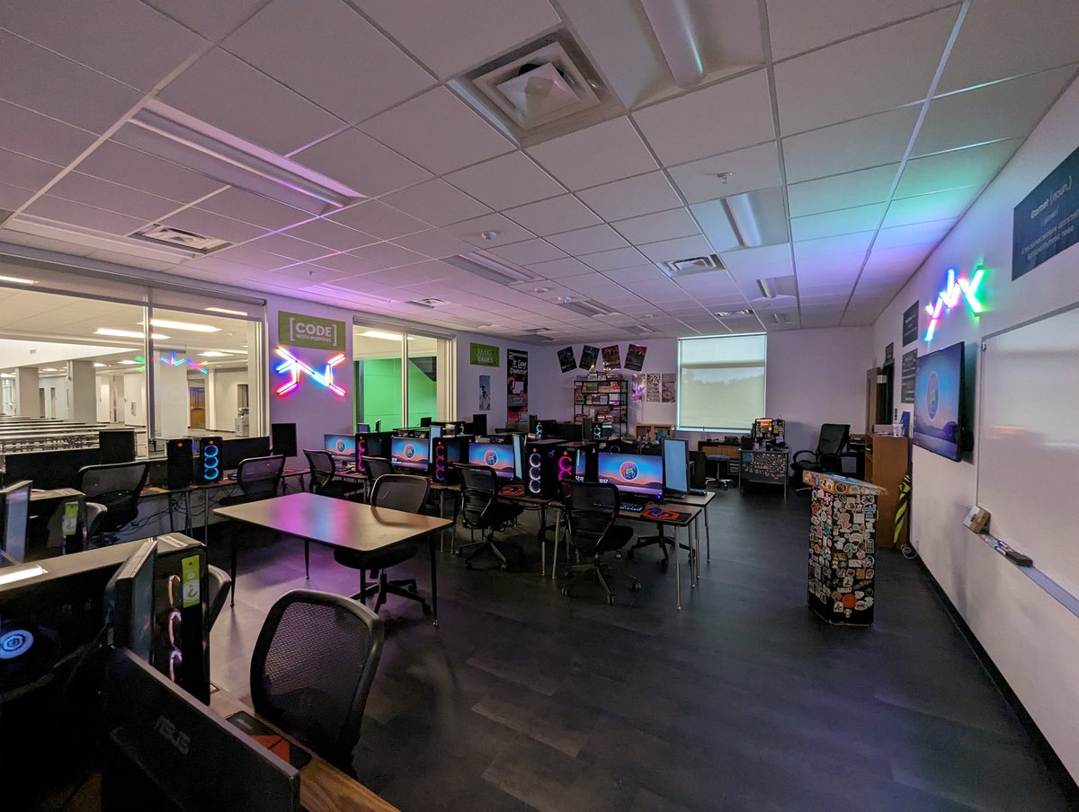 UCAGameDev's tweet photo. ⚡💡⚡🎮⚡ https://t.co/hnGBP89tqN