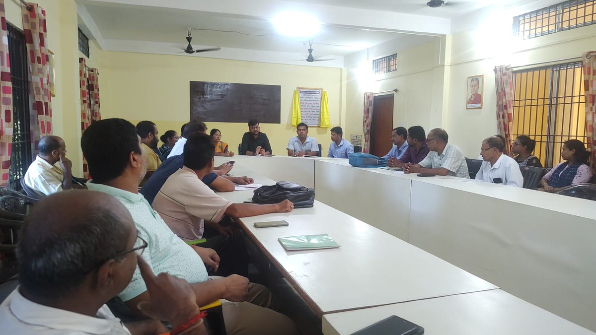 LakhimpurDist's tweet photo. On 8th and 10th August 2023, Shri Arjit Mahajan, IAS, Assistant Commissioner, Lakhimpur chaired a review meeting on Swachh Bharat Mission-Gramin at North Lakhimpur, Bihpuria and Karunabari BDO office respectively. 
@CMOfficeAssam 
@ias_arjit 
1/2 https://t.co/H2dNHALFoq