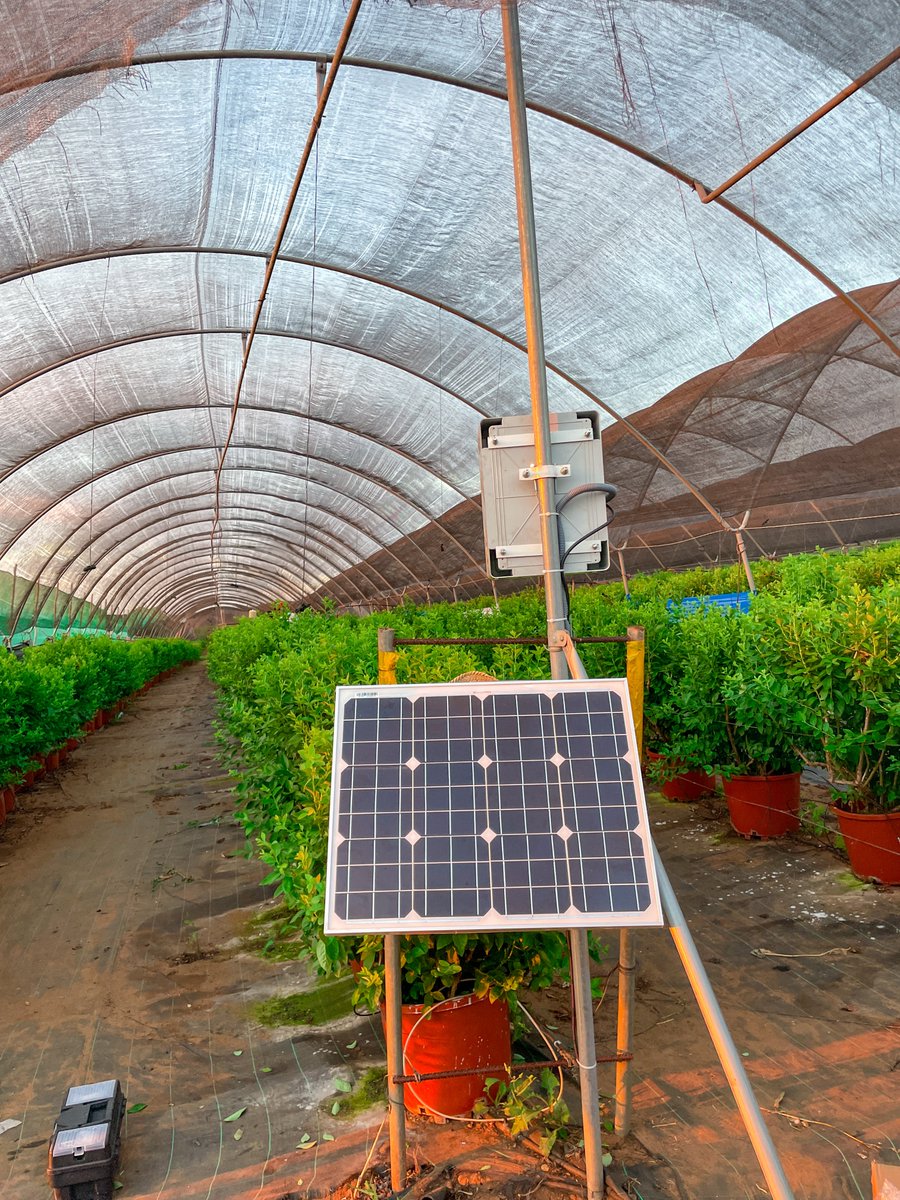 🌾📡Quelques aperçus de nos visites pendant lesquelles l’équipe met en route stations météorologiques, capteurs d’humidité de sol et d’évapotranspiration pour compléter les analyses satellites et agir directement sur l’irrigation de la ferme.

#Agrictech #iot #smartfarming