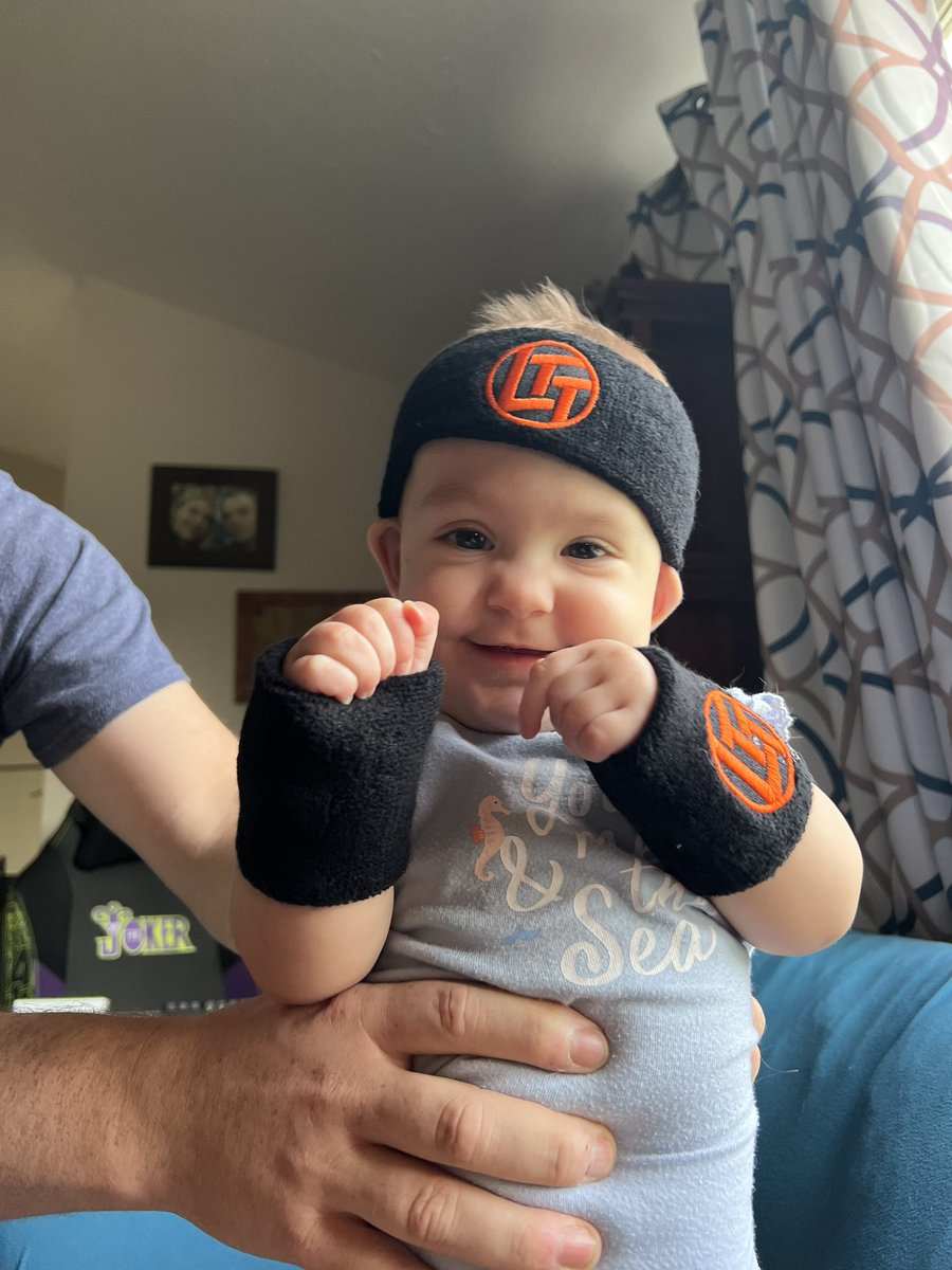 jamesmay4847's tweet photo. @LinusTech thanks for the free workout gear! https://t.co/N1u4pGsRzw