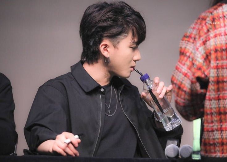 skzold's tweet photo. —★ changbin undercut hair : appreciation thread ♥︎*⁠.⁠✧

GALAXY BRIGHTEST STAR CHANGBIN
#줏대있게_창빈이_생일축하해 
#ChangbinDayWithJutdae
#HappyChangbinDay
#StrayKids @Stray_Kids https://t.co/CsgA4TmCSs