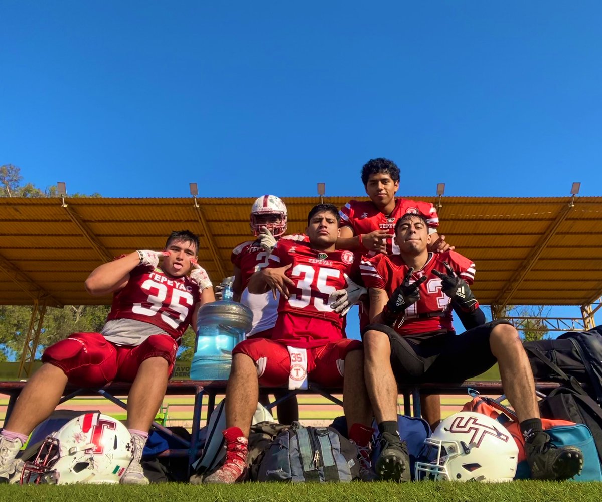 NoFlintZone13's tweet photo. Ya huele a pretemporada⛪️🔴⚪️
#LBs #FrailesUT #LigaMayor #ONEFA https://t.co/AIkCLUzurY