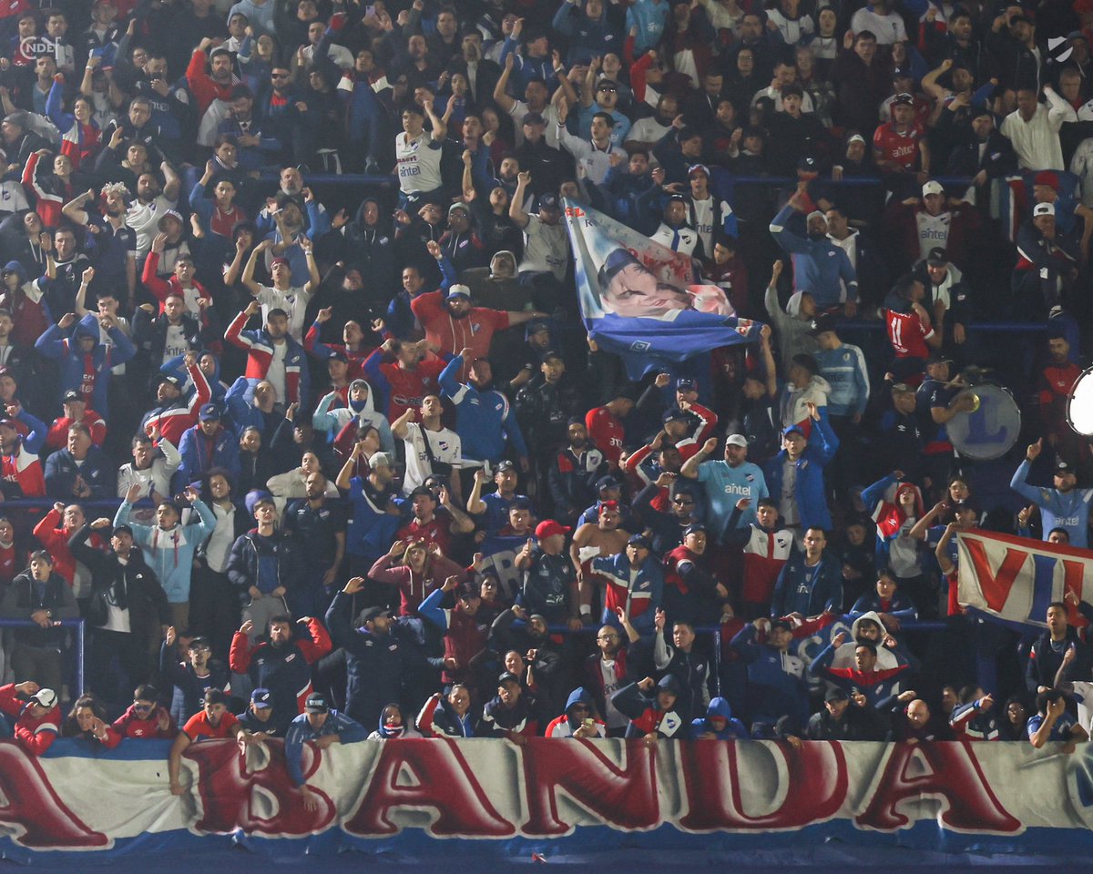 Nacional's tweet photo. 🗣️ La que deja todo por venir a verte 

#ElClubGigante 🔵⚪️🔴 https://t.co/02Nai3jHq9
