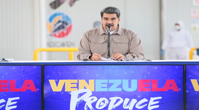 Venezuela avanza hacia un nuevo modelo económico post rentista

#VenezuelaRecuperóLoSuyo

vtv.gob.ve/presidente-mad…