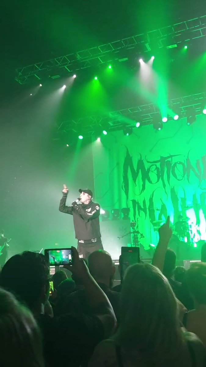 almostangie7's tweet photo. I didn't get a ton of pictures bc I like to stay present at concerts, but I had the time of my life last night. I'm so happy I got to be in my happy place again. It's always lovely to see MIW live and I can't wait to see them again in Orlando. https://t.co/sATo0rH3cE