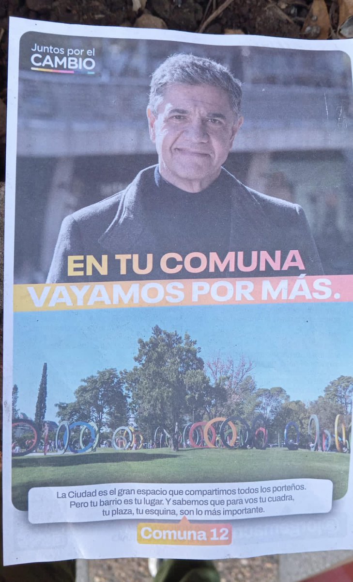 tatiringelmann's tweet photo. Lo perdido que está @jorgemacri de tanto cambiar de distrito. 

En mi comuna están repartiendo folletos con fotos del Parque Sarmiento de Cordoba Capital. (Paseo del Bicentenario). 
¿Será que al de Saavedra nunca vino?

¿De verdad piensa gobernar una ciudad que no conoce? https://t.co/NcSCM274I9
