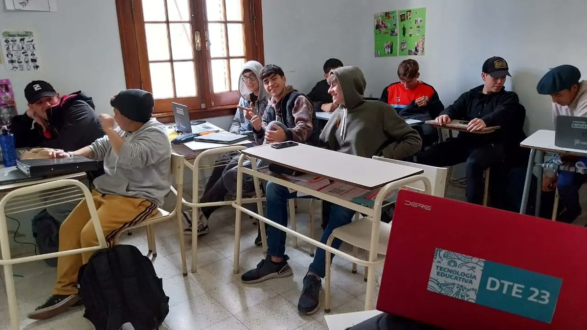 DTE_region23's tweet photo. 💻 Jornada de sensibilización Conectar Igualdad Bonaerense para estudiantes de 6to año de la ESN°5 de #Pigue
@DTE_BA @AlbertoSileoni @ClaudiaBracchi1 @salbarracin @viso
#tecnologiaeducativa #CBI #ConectarIgualdadBonaerense #Region23 https://t.co/ZIPnACrrfY