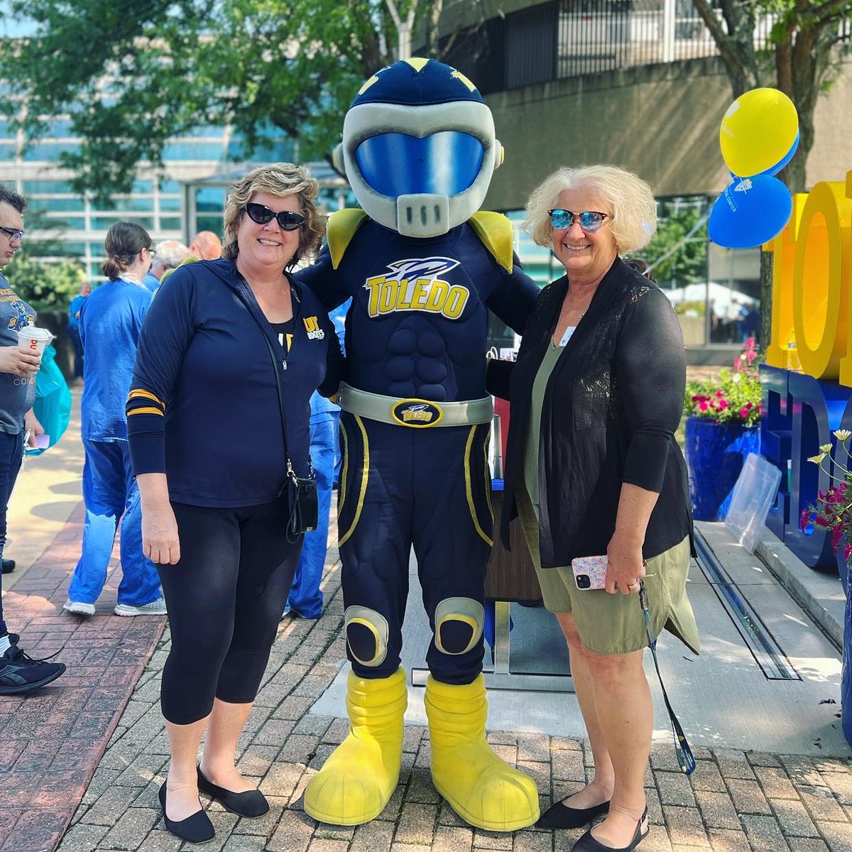 UTRocketNursing's tweet photo. We #celebrated our team with an #Employee Appreciation Lunch at @UTMedCenter ! We appreciate all your hard work and dedication.

#nursingstaff #nursingfaculty #nursingschool #gorocketnursing https://t.co/mIln72uUFO