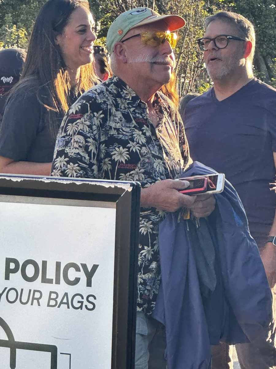 Mr_Boggins's tweet photo. This dude waiting in line to see #paramoreSeattle last night was all the Vibe I strive for https://t.co/vycjkihI1N