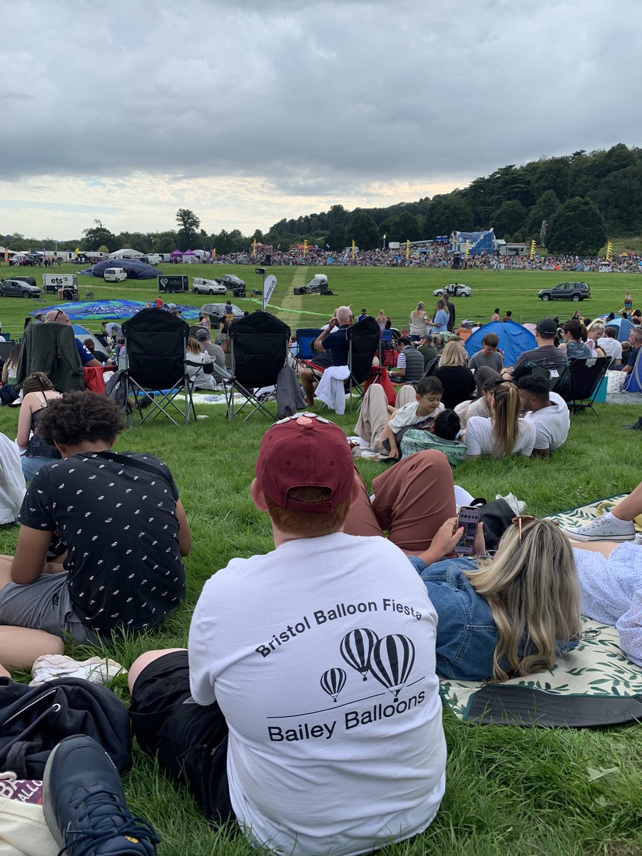 JShipsmith's tweet photo. Waiting with baited breath to see if there’ll be a #MassAscent at #BristolBalloonFiesta. Bit worried about the wind… https://t.co/DTWwnjeJHG