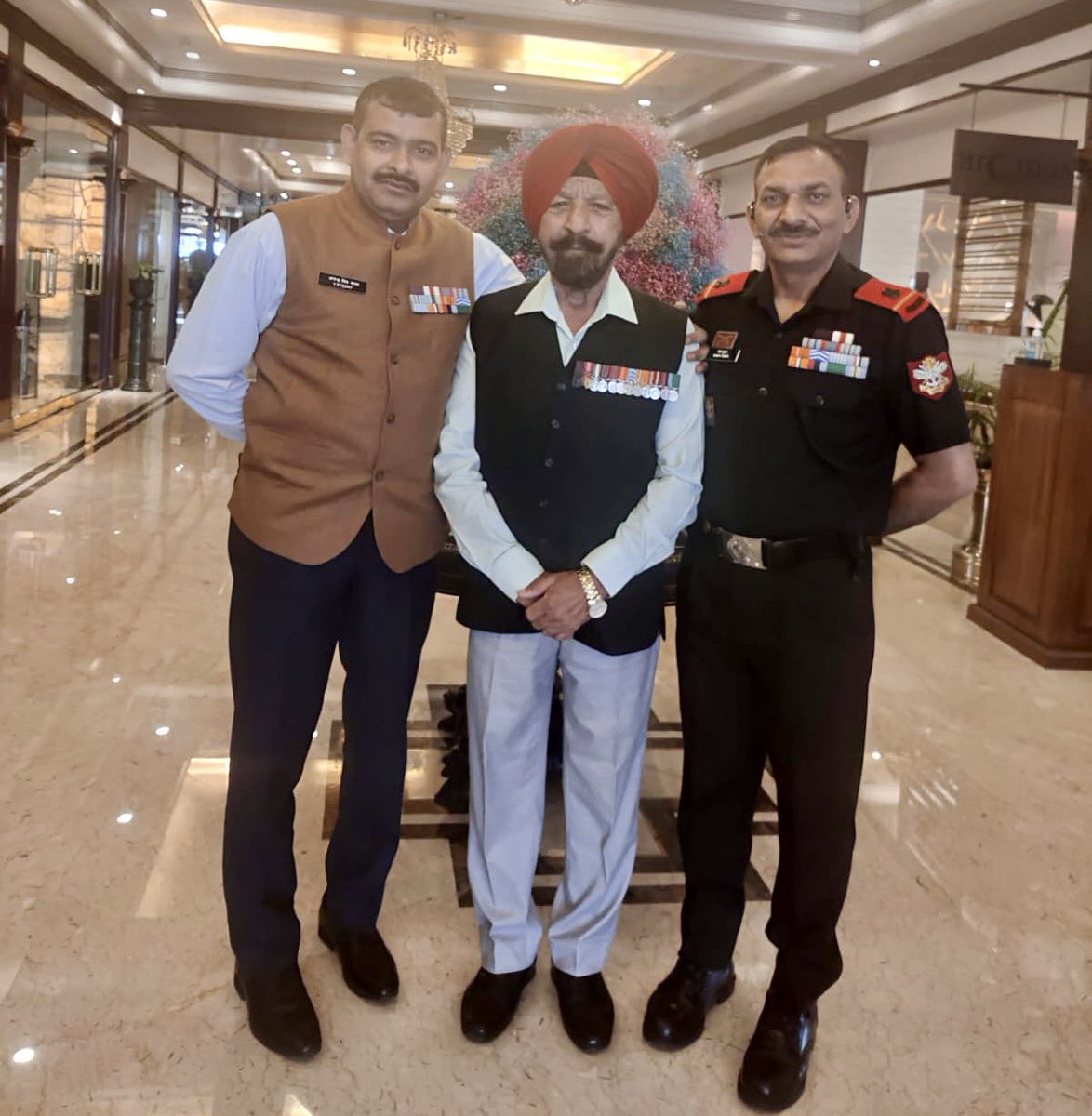 Recipients of Highest Gallantry Award of Indian Army in one frame, it’s always a nice meeting you guys. 🇮🇳🙏🏻