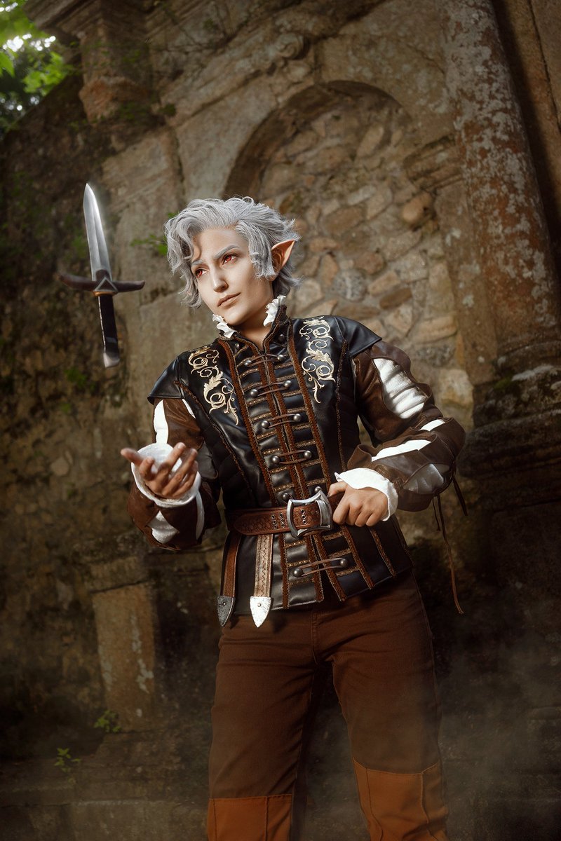 shinorisucos's tweet photo. "I am open to suggestions. Knives, poison, strangulation - whatever you'd prefer." 
My Astarion cosplay from Baldur's Gate 3! A big thanks to @larianstudios for supporting this project! 
Ph - @AxelNova9 

#BaldursGate3 #BG3 #Astarion https://t.co/HXXxh75nNM