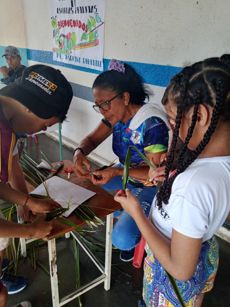 Plan Agosto de Escuelas Abiertas en la Esc Josefina Pimentel de Monay del CDCE La Paz Municipio Pampán #Trujillo <a href="/_LaAvanzadora/">Yelitze Santaella</a> <a href="/PtmsTrujillo/">PTMS TRUJILLO</a>
<a href="/gtorodelara/">Gisela Toro Hernández</a> 
@MPPEDUCACION <a href="/DIFD_Trujillo/">División de Investigación y Formación Doc.Trujillo</a> <a href="/ViceIP/">VEIP</a>  @cdcetrujillo <a href="/Twitera74/">⚢♈𝓒. 𝓡♈⚢</a> <a href="/vicent_carvajal/">Vicente Carvajal</a> <a href="/DGCPatrimonioy2/">DGCULTURA_MPPE</a> #VenezuelaRecuperóLoSuyo