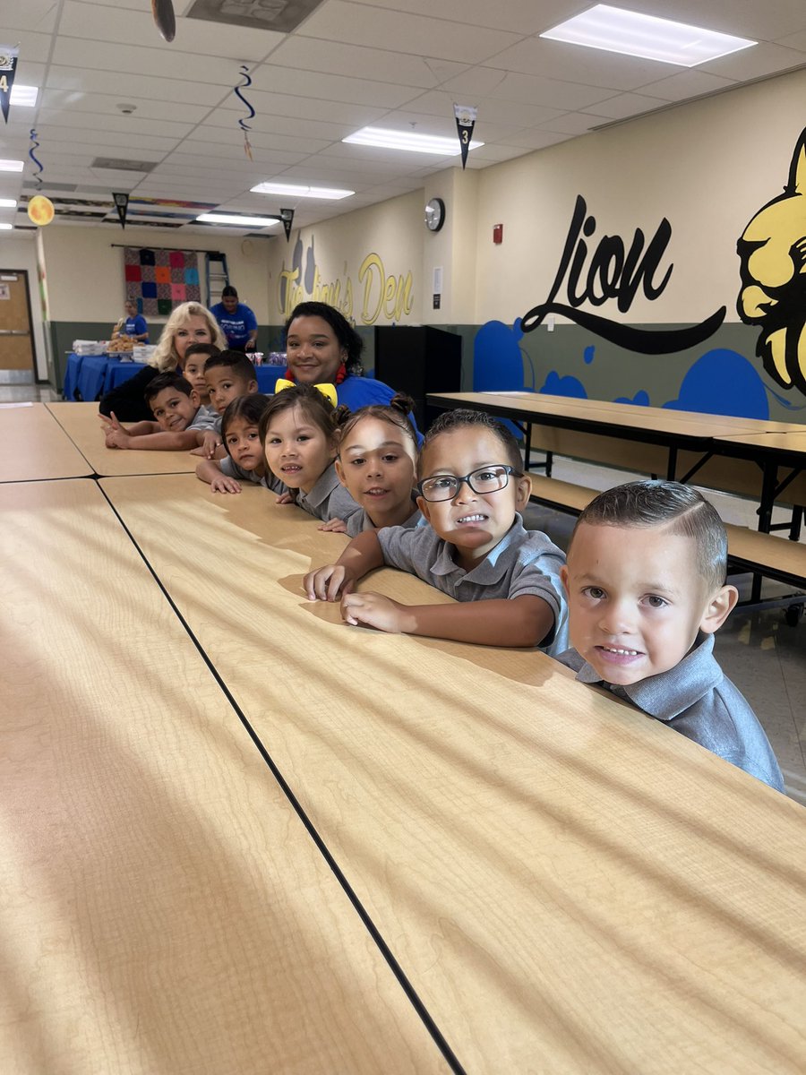 LionsGoldenrod's tweet photo. Shout out to Ingrid and Kim from our @CSUSAhq National and state teams for rolling up theirs sleeves today and helping us have a successful first day of school. #CSUSAproud #growwithgold #SoaringtoGreatness 🦁 https://t.co/2sgJwVdhjV