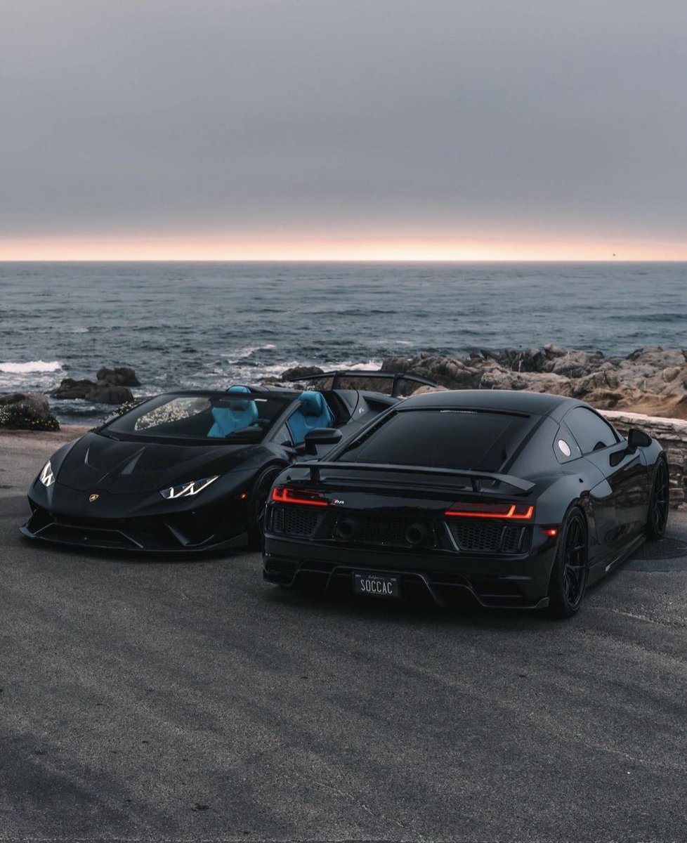 LuxuryCars365's tweet photo. Lamborghini Huracan or Audi R8? 🌊 https://t.co/2ncUso9u3q