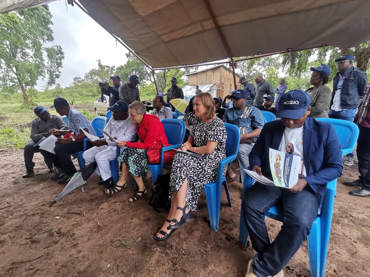 "Nous apprécions le soutien de l’Ambassade des Pays-Bas à travers vous et l’équipe. Vos conseils avisés nous manquerons. Le consortium mettra tout en œuvre pour l'atteinte des objectifs." Dr DOSSA Ekwé, parlant au nom de la Vice-Présidente Programme de <a href="/IFDCGlobal/">IFDC</a> <a href="/OumouMCamara1/">Oumou M Camara</a>