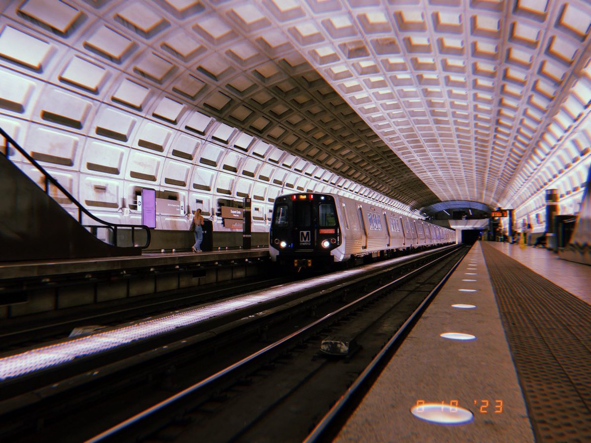 nikproxima's tweet photo. Good golly @wmata is so beautiful. https://t.co/enET1MKRs5