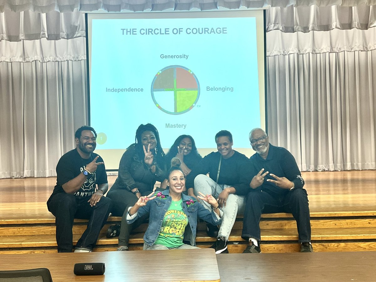 CarmodyES_PGCPS's tweet photo. Teamwork Makes The Dream Work! #ResponseAbilitiesPathways #RAPTraining w/ @CarmodyES_PGCPS
We graduated 🎓
@Area1PGCPS @Title1_PGCPS @pgcps
Thank you 🙏🏽 Shannon, Roland & Michelle🤗 https://t.co/YFK0kSMZ8d