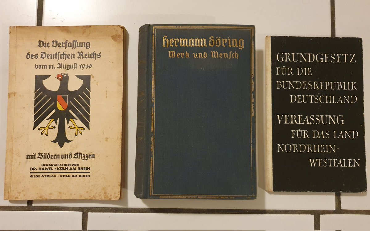 Ein deutscher Speicher:

Was drei Generationen deutscher Schüler*innen jeweils zum Schulabschluss überreicht bekommen haben.

V.l.n.r.: 1929, 1938, Ende der 1950er.