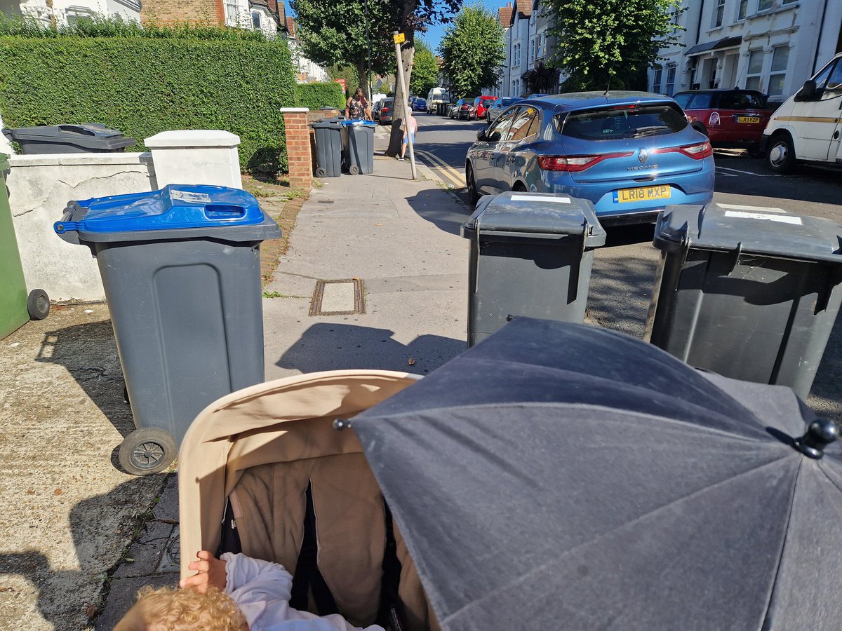 teztezx's tweet photo. @yourcroydon @VeoliaUKHelp @J86wedge
I had to leave my child in their pram 3 times on one road, while I moved bins that were abandoned across pavements after collection.
Disgusting.
What happens when elderly or disabled residents need to navigate the area?
Every collection day!! https://t.co/WunytpY06a