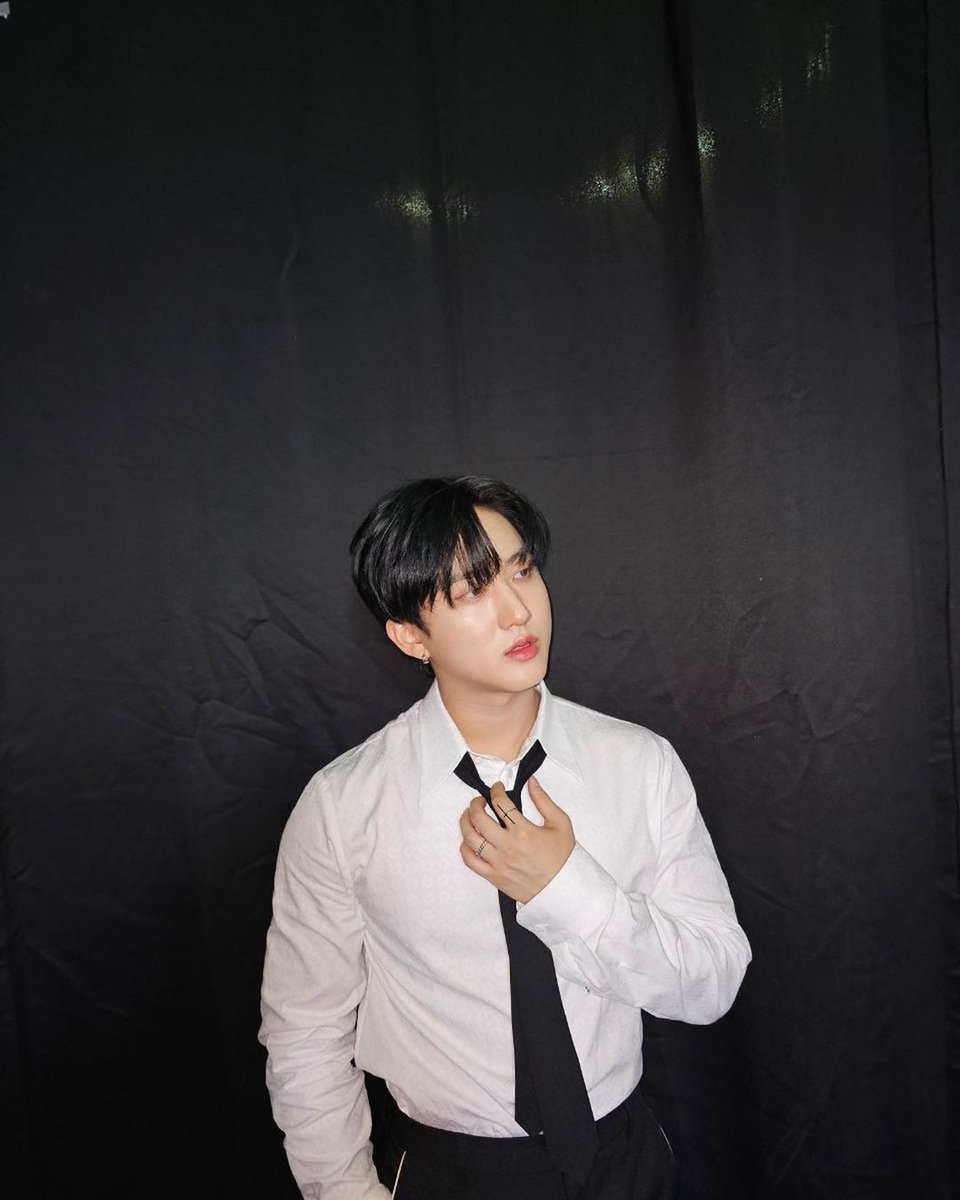 jutdwaeoff's tweet photo. 📸 10.08.23 jutdwae

"Thank you for the 3 awards♡
#🐖🐇 #HeartDreamAwards" https://t.co/1ZRqV2bHIM