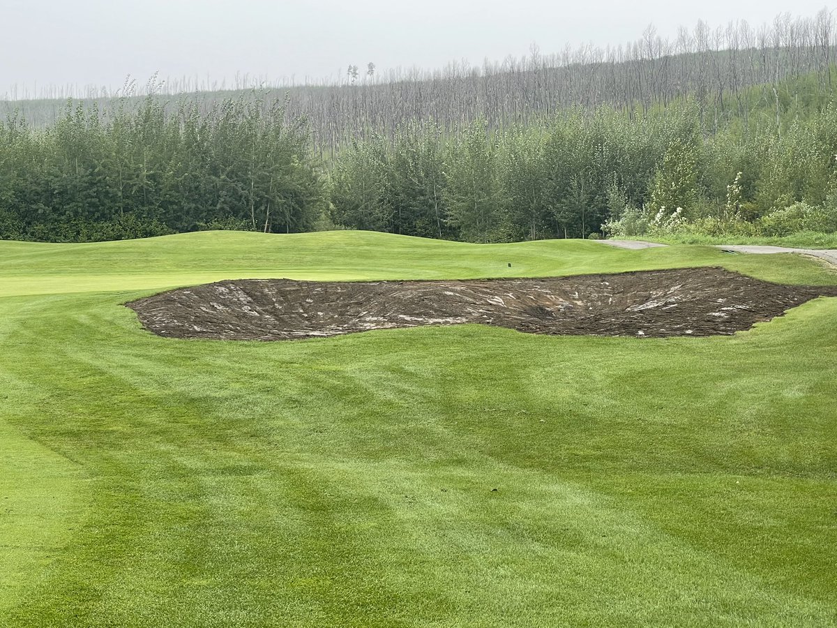 JeffHacior's tweet image. A decent week until rains shut down production. @OCGolfDesign is on site to rework/tweak a few bunkers on River 5,6 and 9.