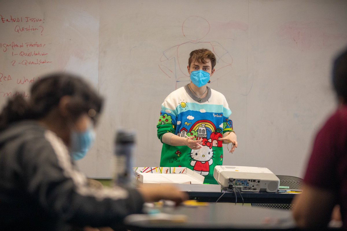oaklibrary's tweet image. Teaching teens about Hip Hop fashion in honor of #50YearsOfHipHop 

In partnership with @HipHopforChang3

#TeenLibrarian #LibraryPrograms #HipHop50