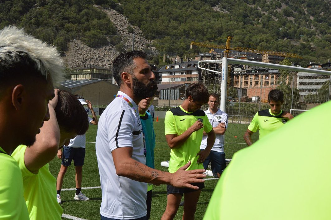 AndorreFootball's tweet photo. [Entraînements]

🏃 Le FC Ordino de son côté reprend peu à peu le chemin de la préparation physique après un mercato plus qu'agité et un nouveau staff.

#SomAndorra https://t.co/znBRQobEs5