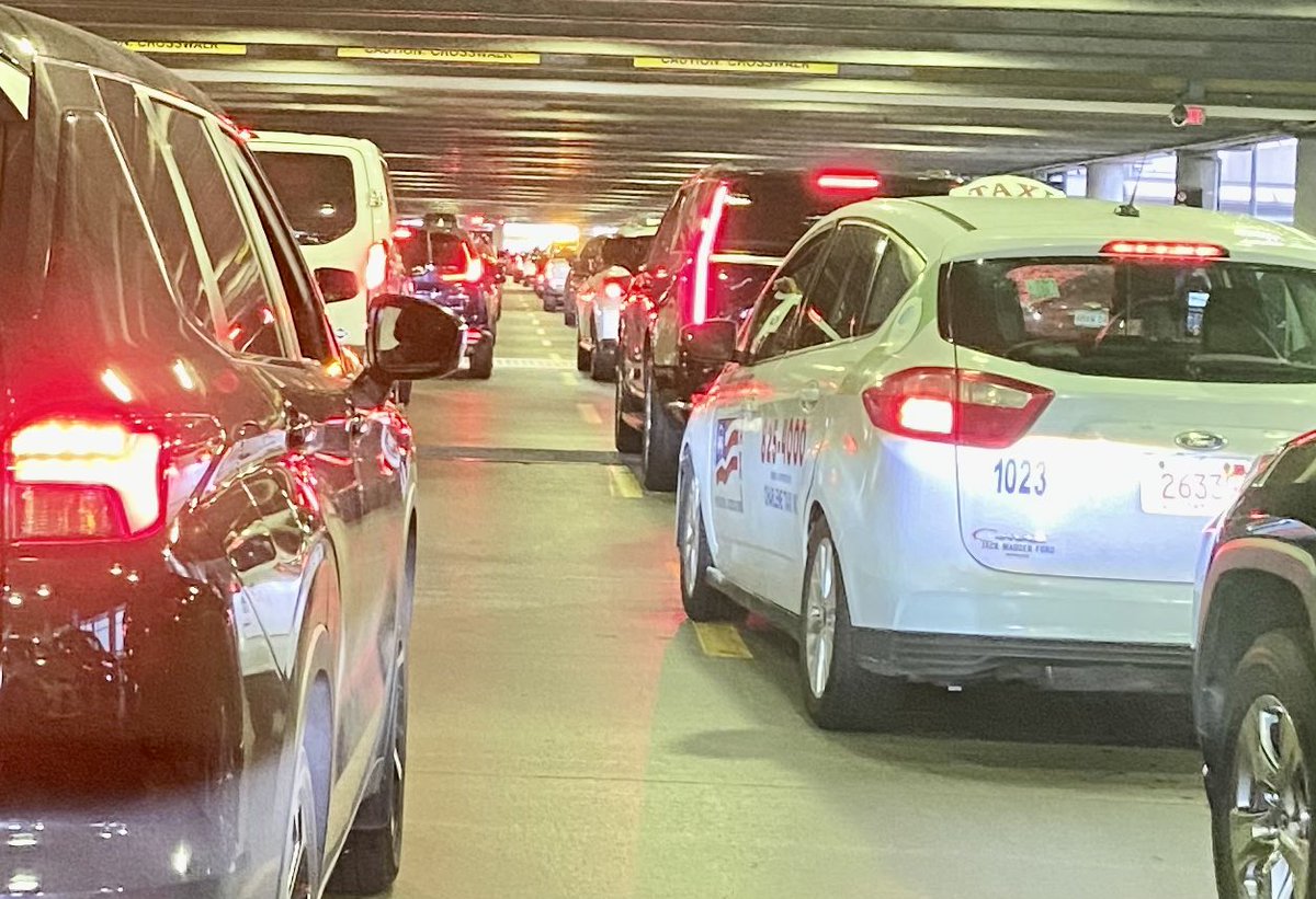 BOSuberdrivers's tweet photo. @wbznewsradio traffic right now at Logan is the worst I’ve seen in 25 years. Terminal B complete gridlock https://t.co/z7DgBtzm6M
