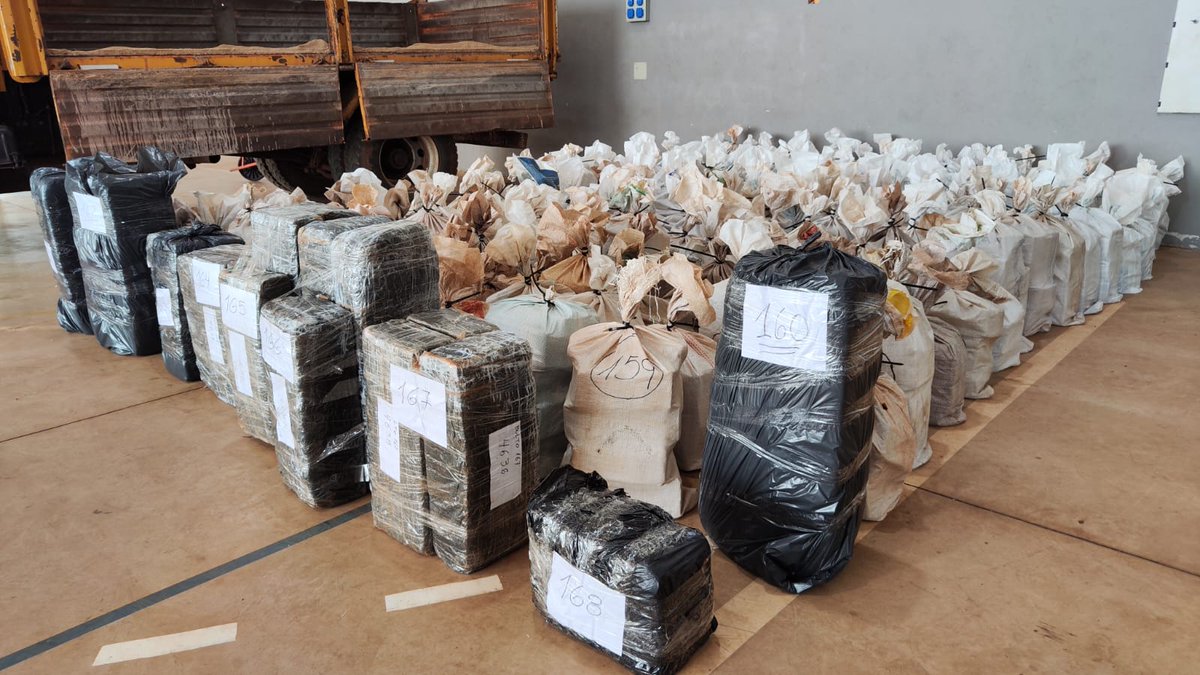 revistacodigos's tweet image. #Hallan más de 3.800 kilos de #marihuana en #SanVicente revistacodigos.com/hallan-mas-de-…