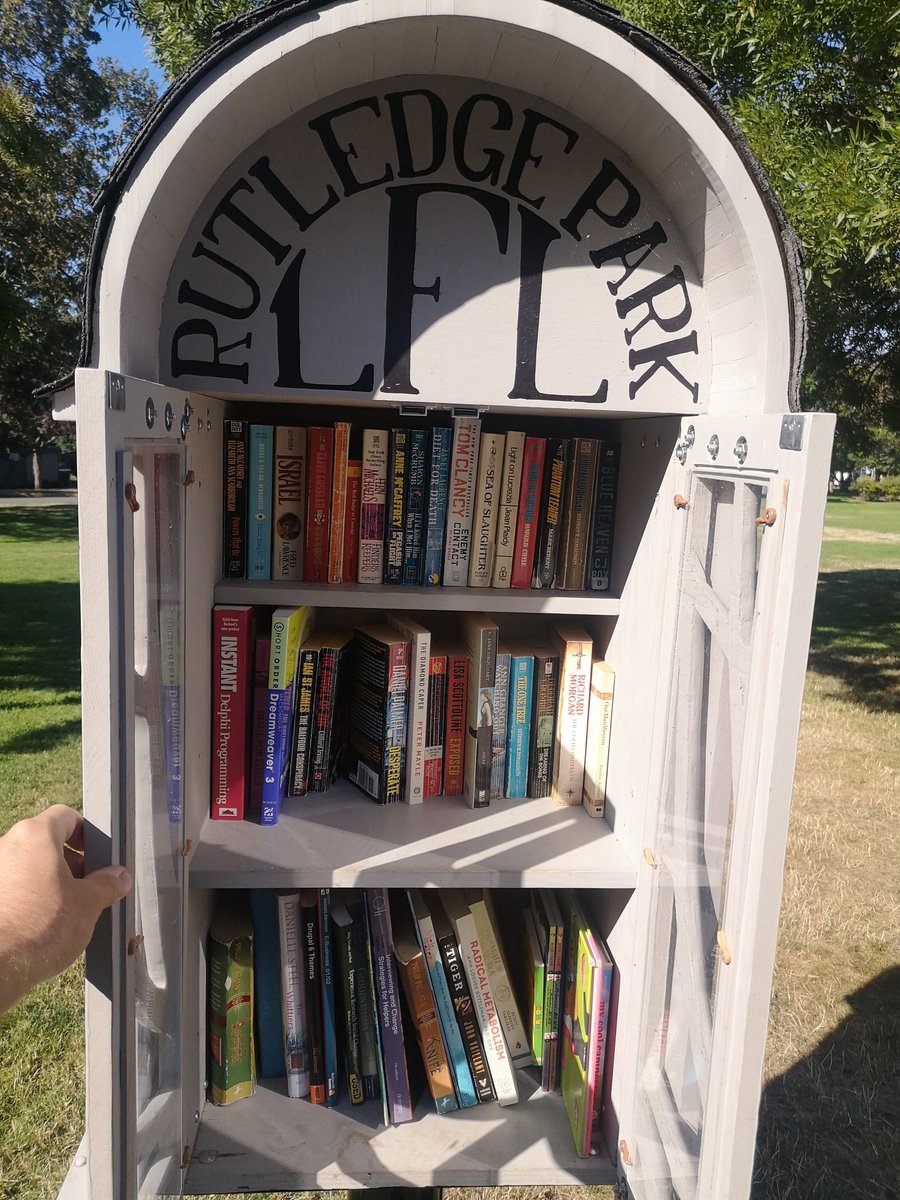 Today's #LittleFreeLibrary #Shelfie from Rutledge Park #Saanich📚