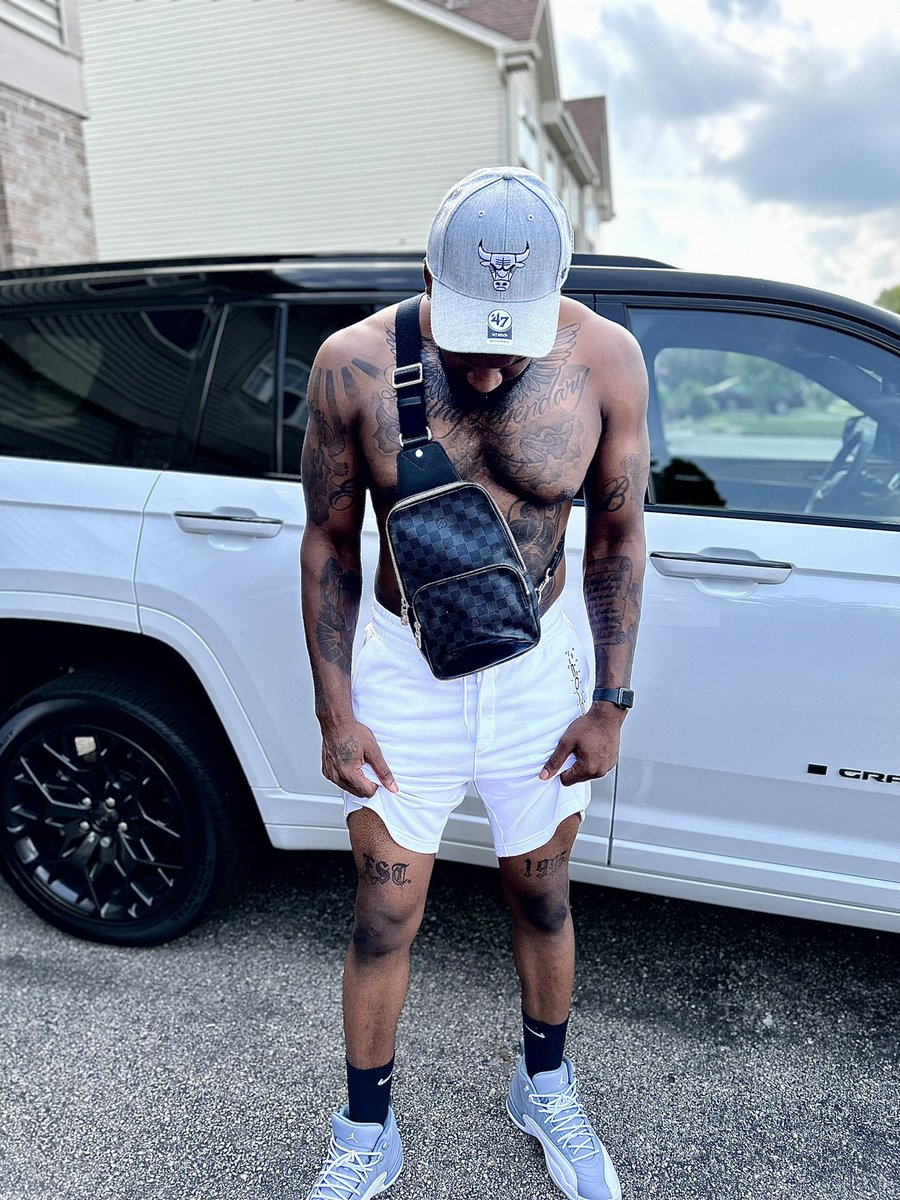 therealBigg_E's tweet photo. Cheers to 28🍾🎉
Happy Birthday to Me 💪🏾💯🔥 https://t.co/q5kWOd61l8