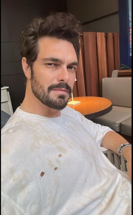 c_hanhi's tweet photo. I vote #HalilİbrahimCeyhan from Turkey 🇹🇷 to the most handsome face 2023. Halil İbrahim is a very talented and charismatic, versatile actor, singer, model and songwriter.

#HalilİbrahimCeyhan
#tccandler 
@tccandler
#TCCandler 
#100faces2023 https://t.co/tdq2uHGS0z
