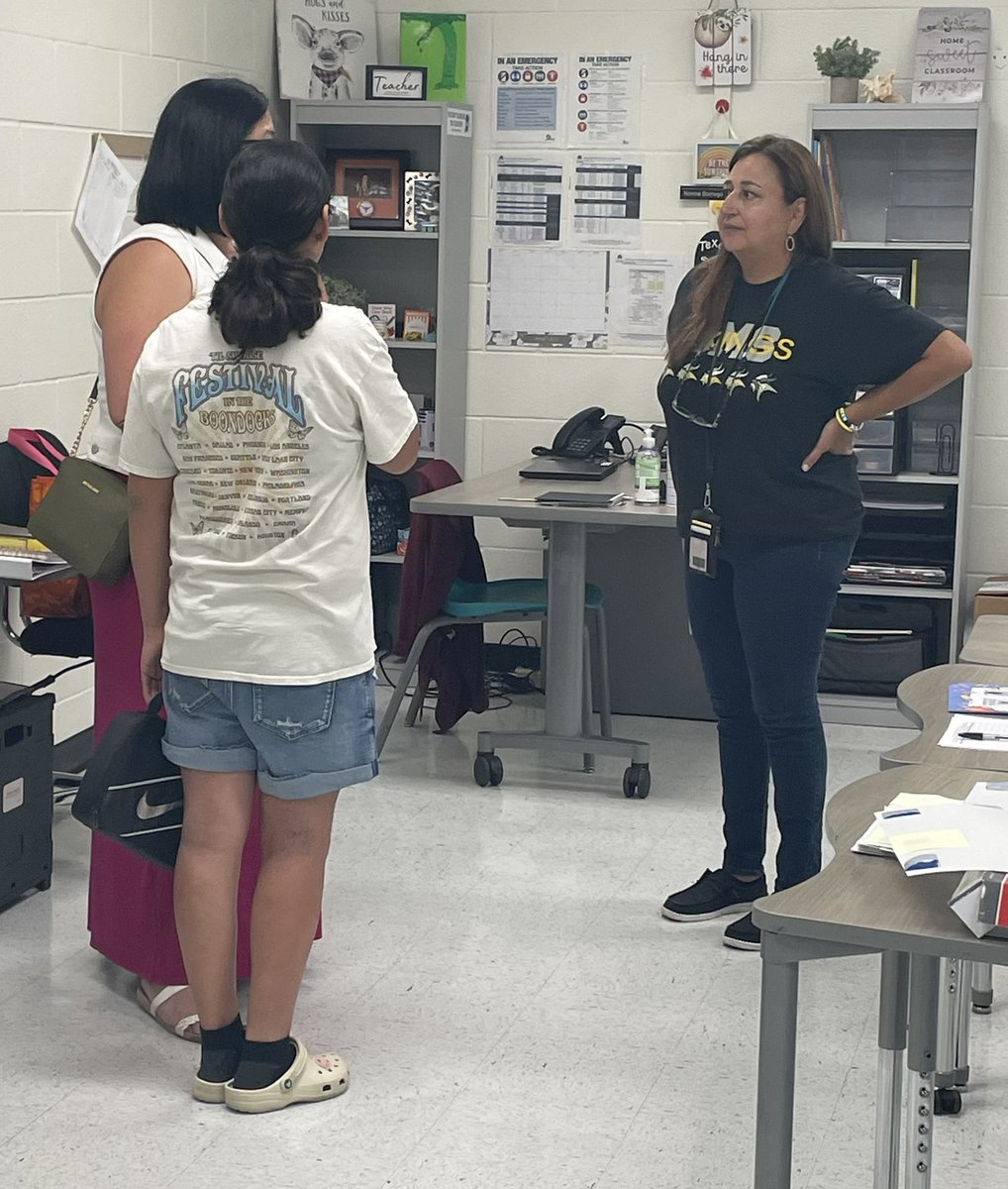 APSimpson2022's tweet photo. Another great event at Brentwood STEAM School of Innovation last night. Thank you to all the amazing parents who came to Meet the Teacher Night!
Proud to be a Viking!!!

@Brentwood_STEAM !
@EISDofSA 
#GoBigGoEdgewood 
#ThinkPlayWinEISD
#EdgewoodProud
#VikingStrong https://t.co/yZnnZ6m2zA