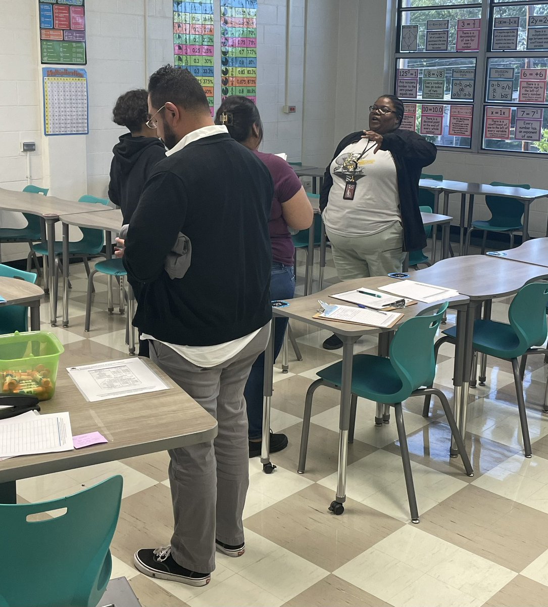 APSimpson2022's tweet photo. Another great event at Brentwood STEAM School of Innovation last night. Thank you to all the amazing parents who came to Meet the Teacher Night!
Proud to be a Viking!!!

@Brentwood_STEAM !
@EISDofSA 
#GoBigGoEdgewood 
#ThinkPlayWinEISD
#EdgewoodProud
#VikingStrong https://t.co/yZnnZ6m2zA