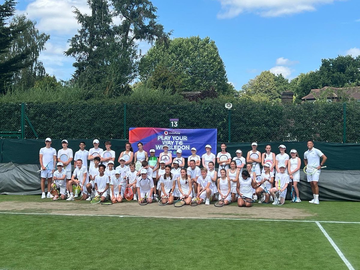 Fantastic opportunity and experience for Rehan today attending the tennis clinic at Wimbledon and meeting Jay Clarke @Jay27798 @YasminClarke38 #playyourwaytowimbledon <a href="/the_LTA/">LTA</a>