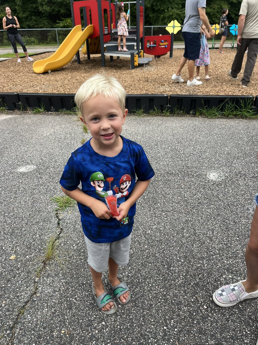 Dr. Courtney Jones (@principalcej) on Twitter photo Our a kindergarten bulldogs had a blast playing on the playground & meeting future classmates <a href="/GrangeHallES/">GrangeHallES</a> #oneccps #popsicles #playdate #ghesproud Our a kindergarten bulldogs had a blast playing on the playground & meeting future classmates <a href="/GrangeHallES/">GrangeHallES</a> #oneccps #popsicles #playdate #ghesproud
