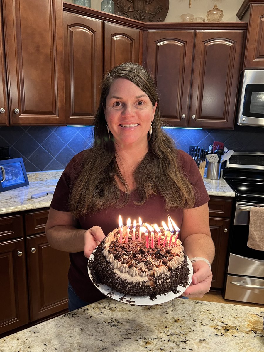 MikeNWilliams's tweet photo. Not sure how she keeps looking this young. Happy birthday, dear. We love you! https://t.co/eKs5AlmNc9