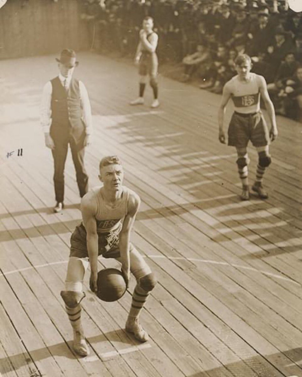 JWepp's tweet photo. This was basketball at one time in our world. https://t.co/I2eVGbyaiH