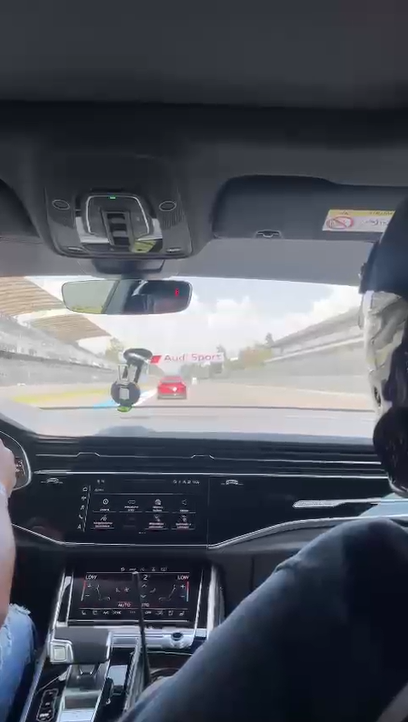 Esta tarde en el <a href="/autodromohr/">Autodromo Hnos. Rodriguez</a> mi primo <a href="/HectorObregonC/">H</a>, especialista <a href="/audisport/">Audi Sport</a> de México. Magnifica experiencia la de pilotear un <a href="/AudideMexico/">Audi de México</a> en ese circuito. De casualidad andas por ahi <a href="/xnagano/">Ximena Nagano 長野</a>, te mando muchos saludos desde Sonora.