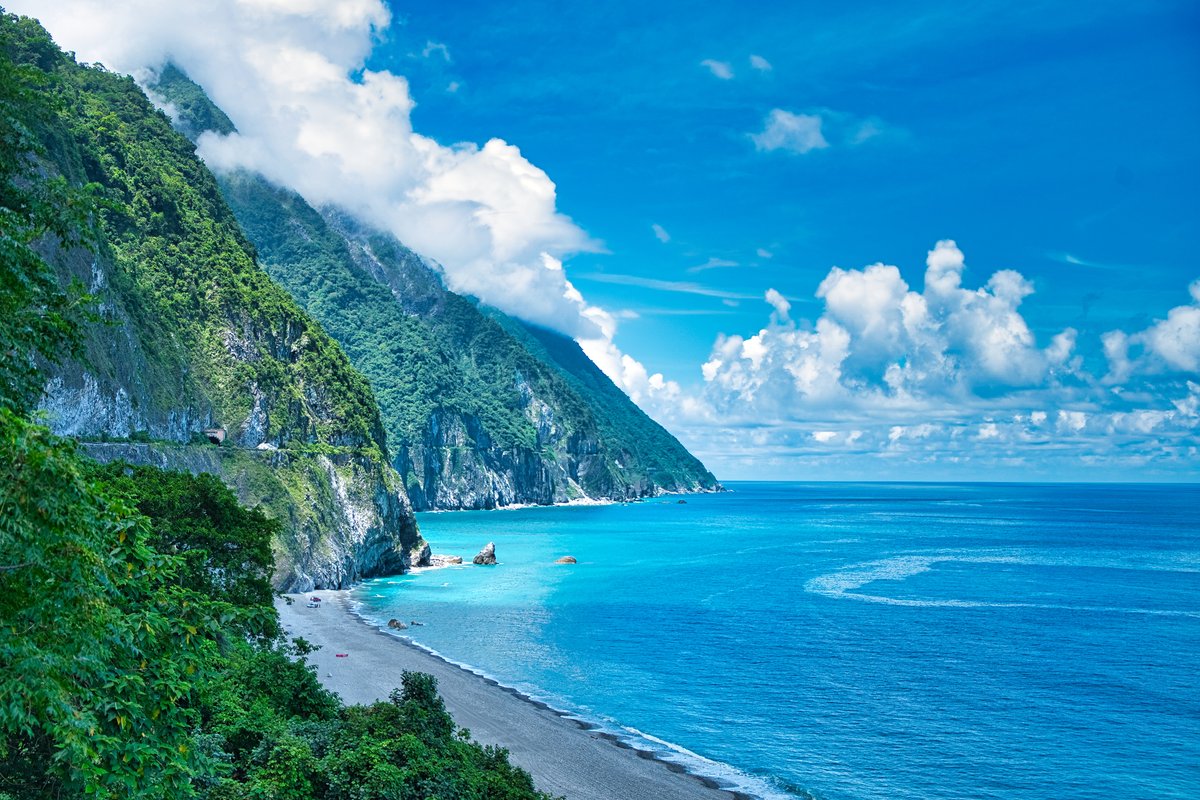 Have you ever explored the breathtaking beauty of Hualien County, Taiwan? 🇹🇼 

From stunning coastal cliffs to lush green valleys, this place is a nature lover's dream come true. 🏞️ Hiking trails, picturesque waterfalls, and charming villages await! 📸🤗 

#EVAAIR #TravelTaiwan