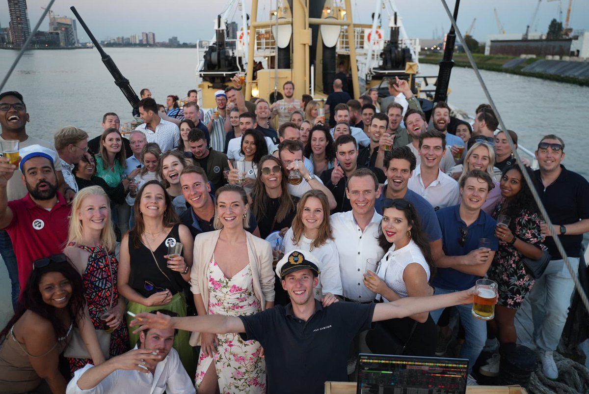 Na dagen regen, kwam zonneschijn ☀️

Een varende borrel om door een ringetje te halen vanavond op de Maas!

De plek waar mensen samen komen en geniet van het mooiste uitzicht van Rotterdam

Wij zijn Jong Havenvereniging, en jij bent van harte welkom❤️