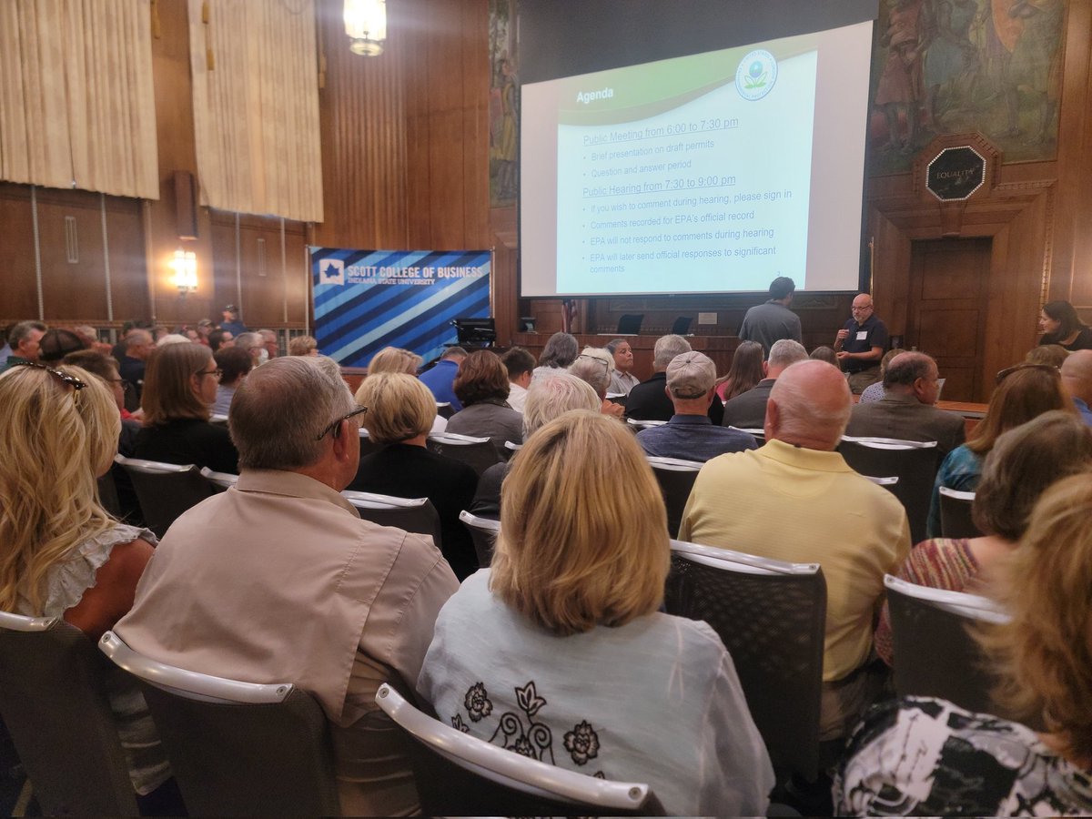 Ben_Inskeep's tweet photo. It is standing-room only with hundreds of Hoosiers turning out tonight at the EPA hearing in Indiana on the Class VI permit for the largest proposed carbon sequestration project in America. https://t.co/wTQHYu0ZyR